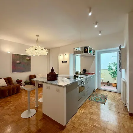 Smm Apartment Rom