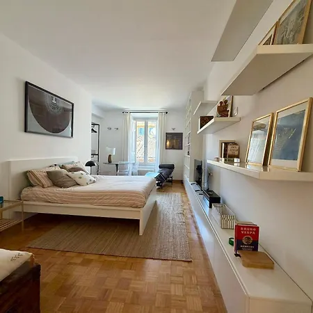 Smm Apartment Rom