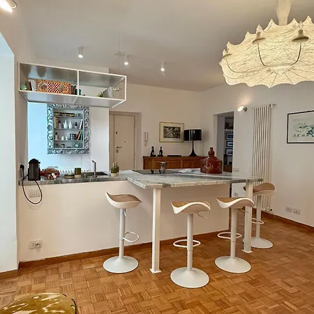 Smm Apartment Rom